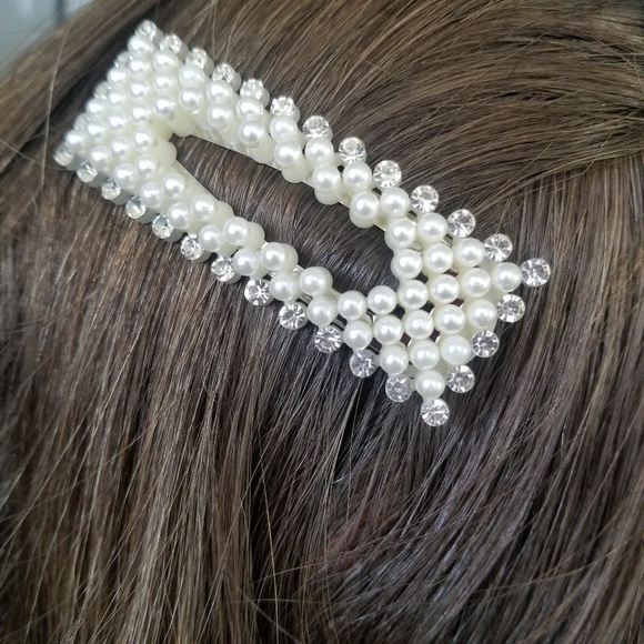 Accessories - Pearl hairclip